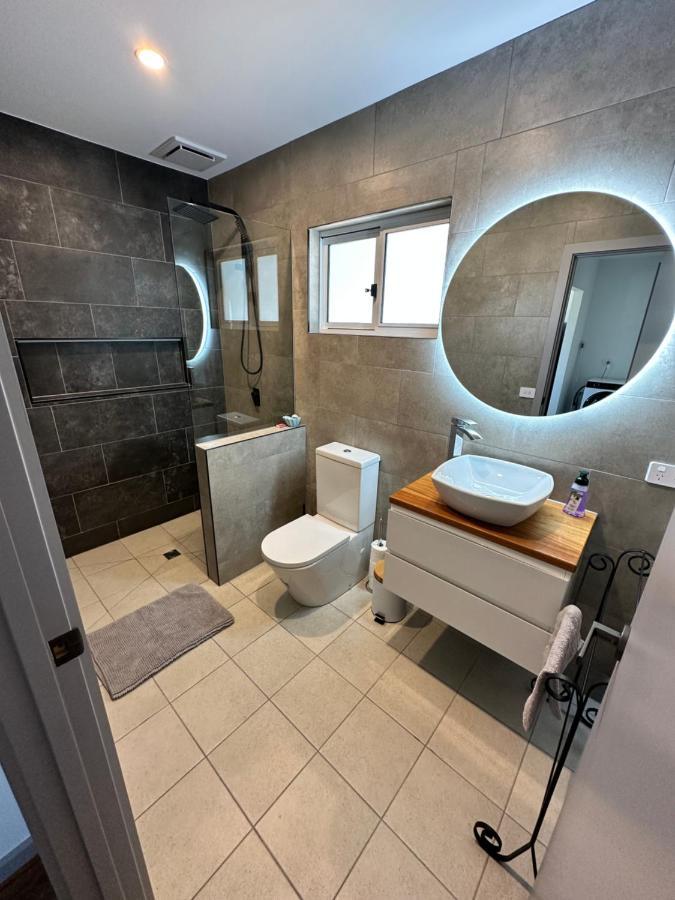 Luxury Holiday Unit 8Min Walk To Town Center With Boat Parking Малакута Екстериор снимка